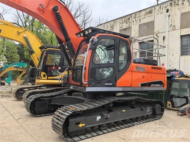 Doosan DX 300 LC Bagri goseničarji