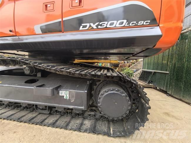 Doosan DX 300 LC Bagri goseničarji