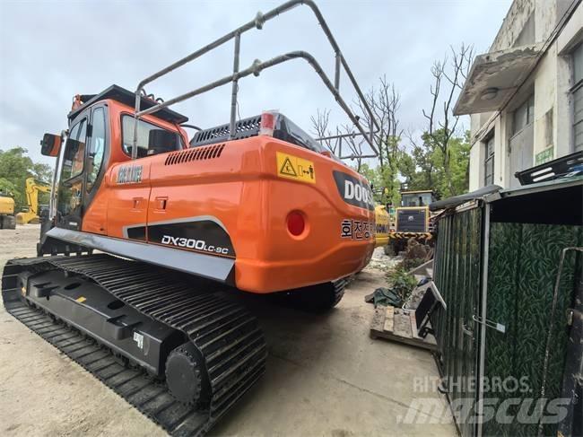 Doosan DX 300 LC Bagri goseničarji