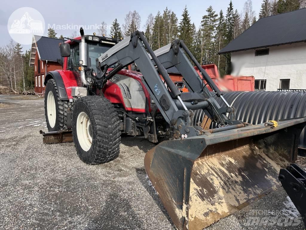 Valtra T 202 Traktorji