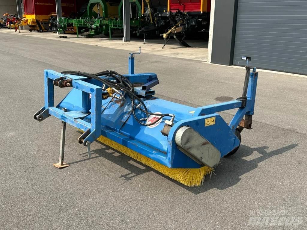 AP VHZ 2500 Cestni pometači