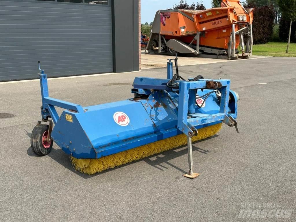 AP VHZ 2500 Cestni pometači