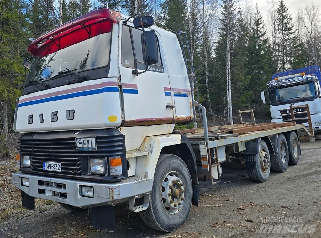 Sisu Sm 270 8X2 Tovornjaki za prevoz gozdnih strojev
