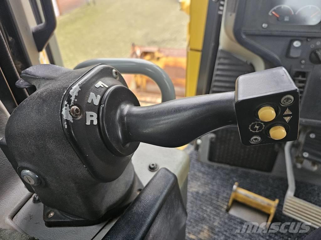 CAT D 6 T LGP Buldožerji goseničarji