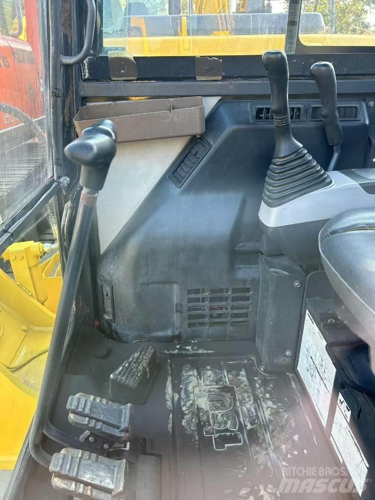 Komatsu PC 56 Bagri goseničarji