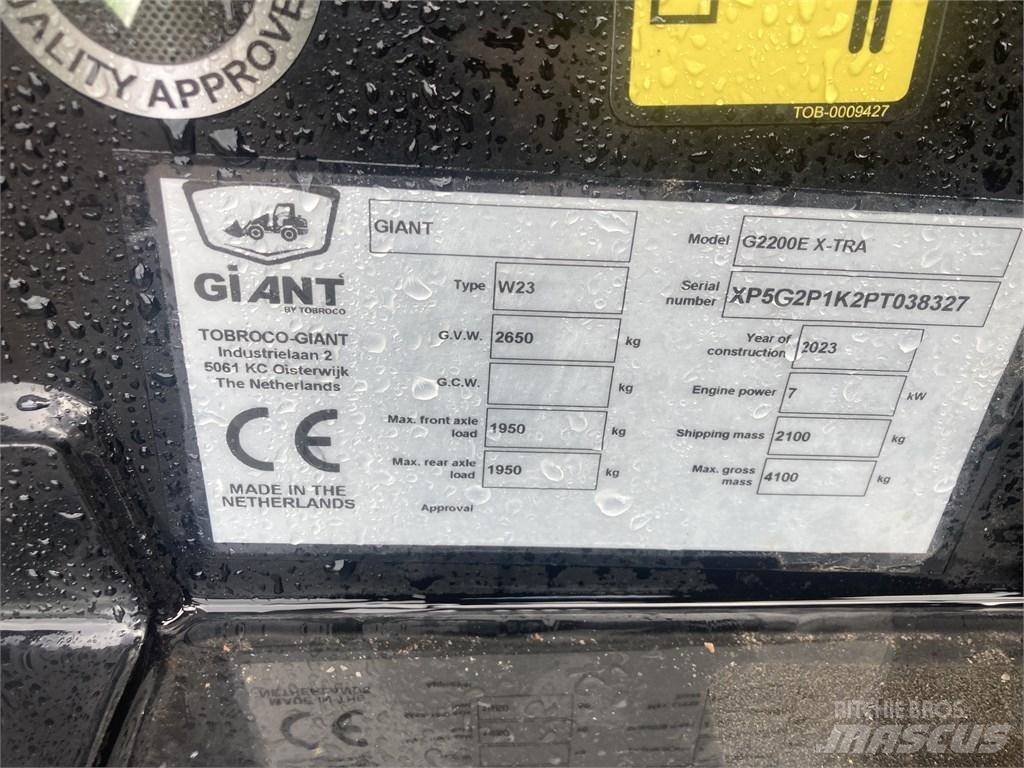 GiANT G2200E Večnamenski nakladalci