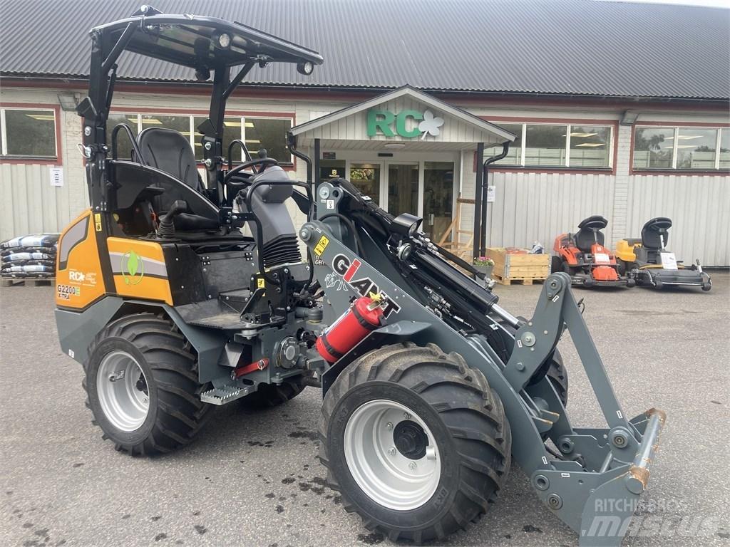 GiANT G2200E Večnamenski nakladalci