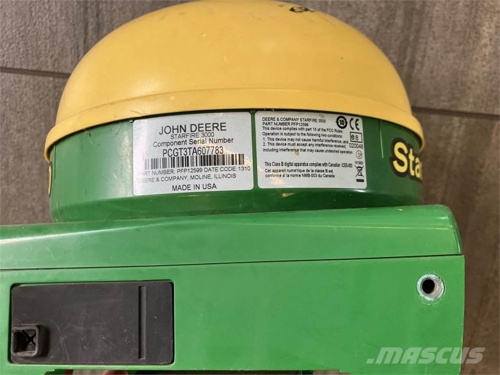 John Deere 6215R Traktorji