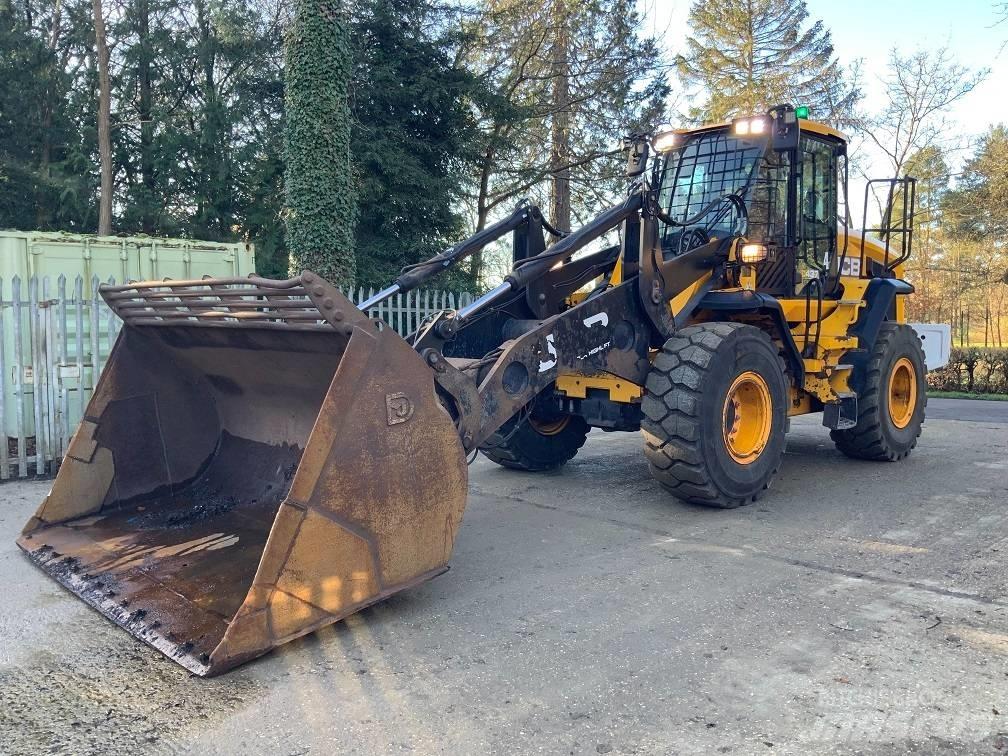 JCB 437 HT Kolesni nakladalci