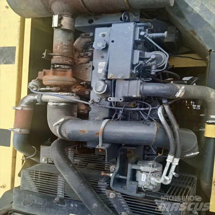Komatsu 300 Bagri goseničarji