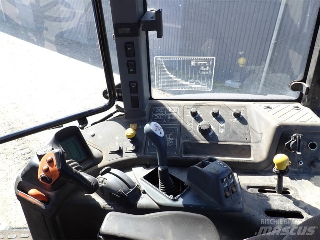 New Holland TM190 Traktorji