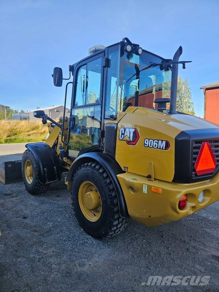 CAT 906 Kolesni nakladalci