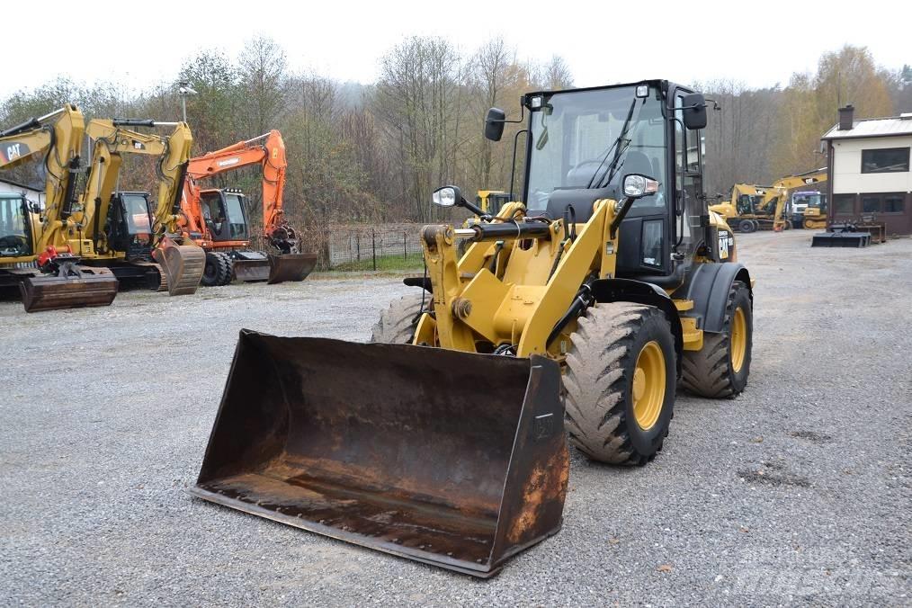 CAT 908 H 2 Kolesni nakladalci