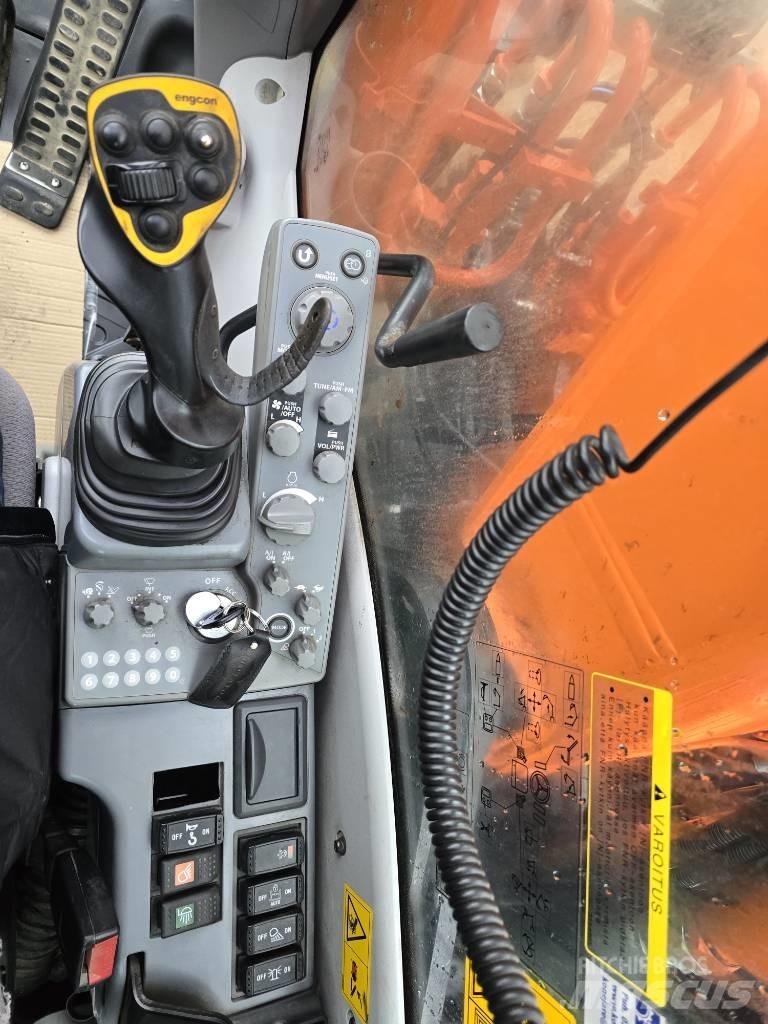 Hitachi ZX 220W-5 Bagri na kolesih