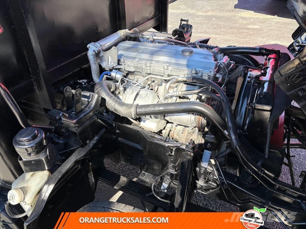 Isuzu NPR Tovornjaki s kesonom/platojem