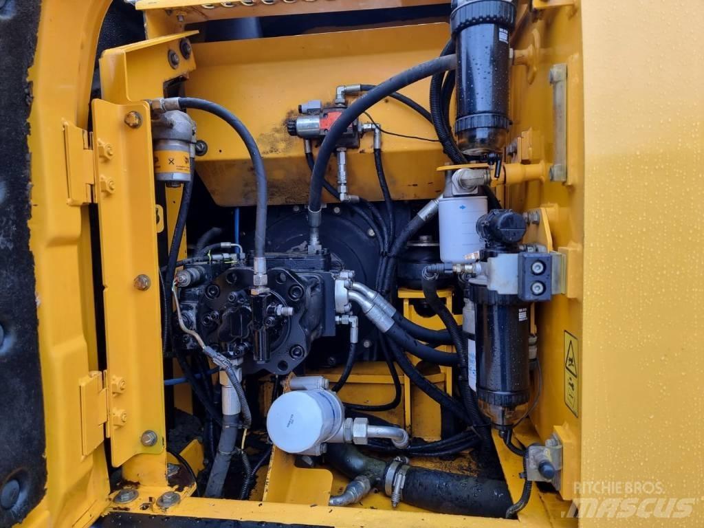 JCB JS 130 LC Bagri goseničarji