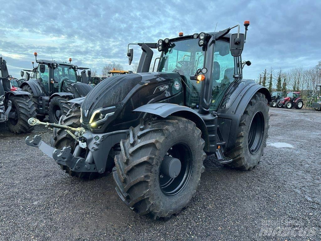 Valtra T 235 Direct Traktorji