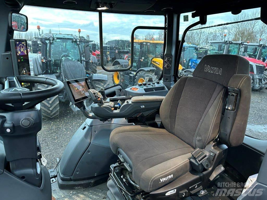 Valtra T 235 Direct Traktorji