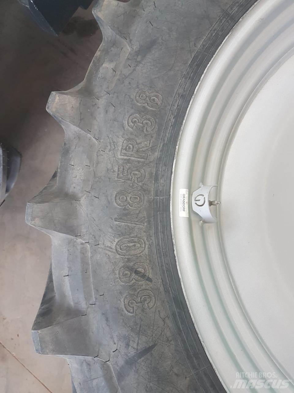 Petlas 380/85R38 Gume, kolesa in platišča