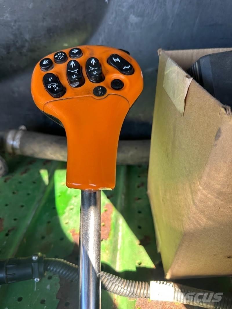John Deere R952 i Vlečne škropilnice