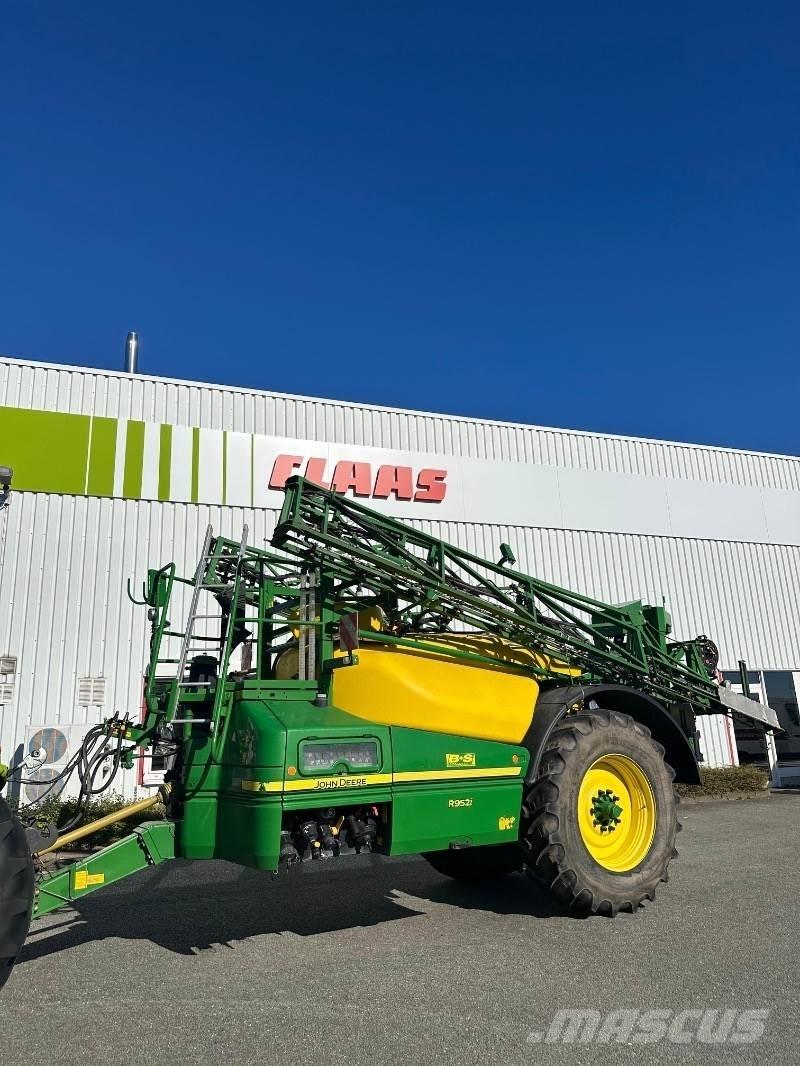 John Deere R952 i Vlečne škropilnice