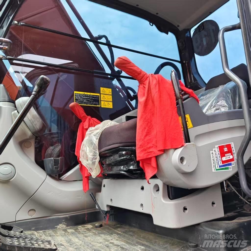 Hitachi ZX 210 Bagri goseničarji