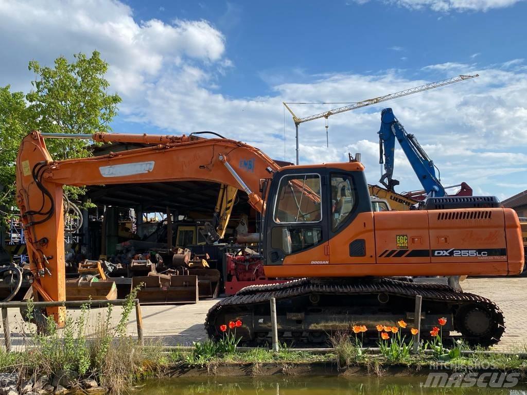Doosan DX 255 NLC Bagri goseničarji