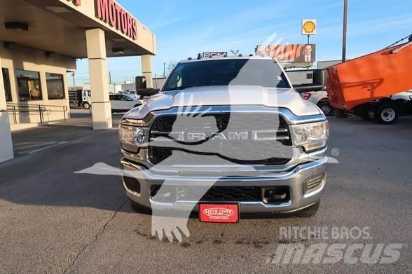 RAM 3500 HD Tovornjaki s kesonom/platojem
