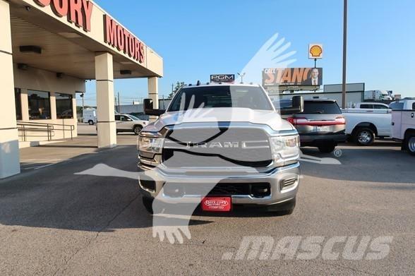RAM 3500 HD Tovornjaki s kesonom/platojem