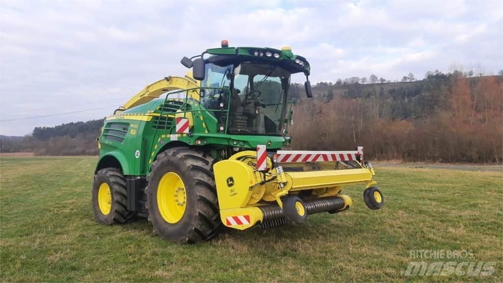 John Deere 8400i Stroji za krmo na lastni pogon