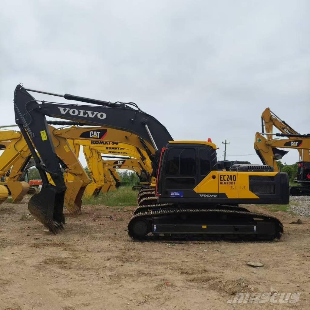 Volvo EC 240 Bagri goseničarji