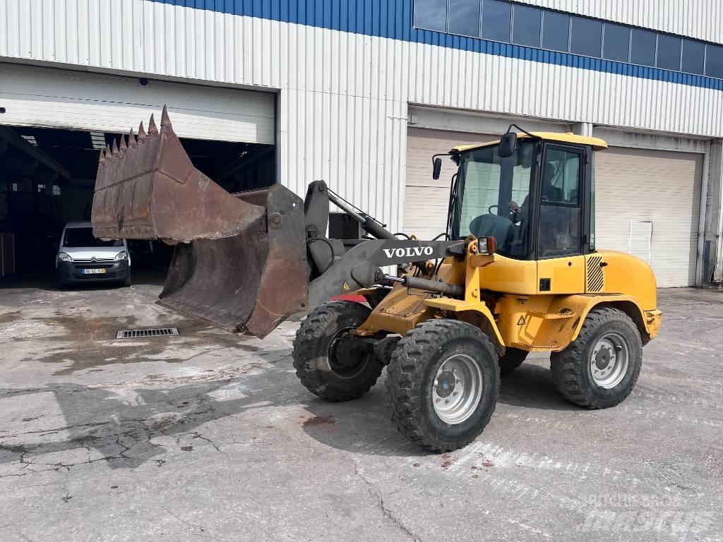 Volvo L 30 B Kolesni nakladalci