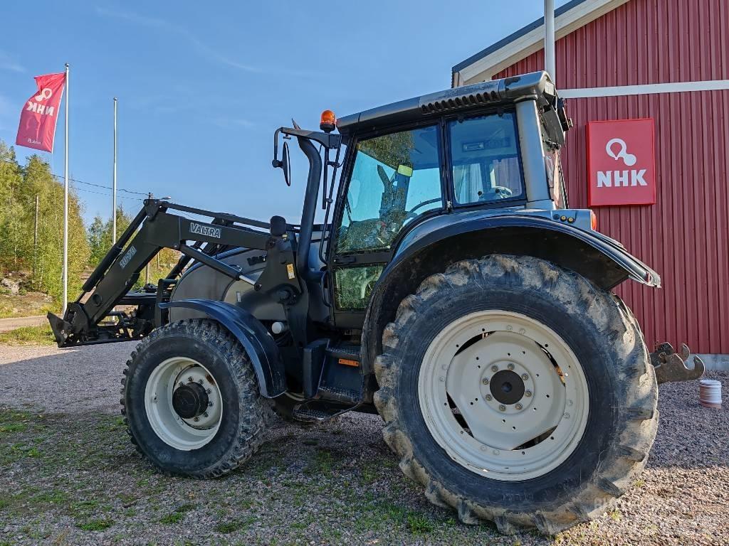 Valtra M 130 Traktorji