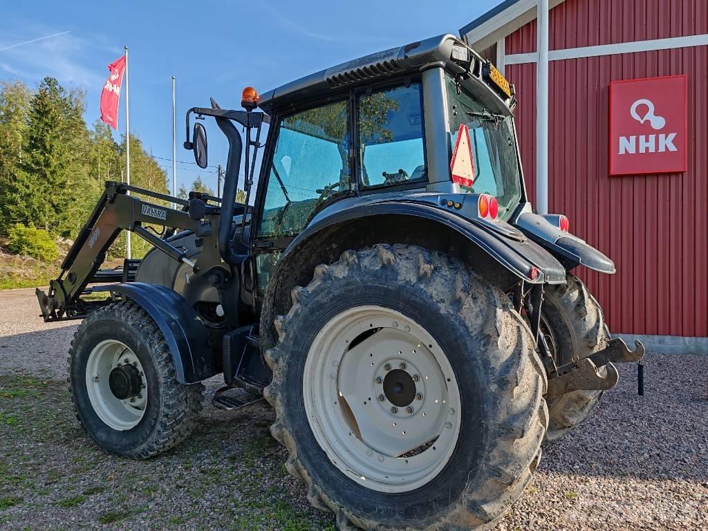 Valtra M 130 Traktorji