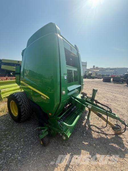 John Deere 864 Balirke (okrogle bale)