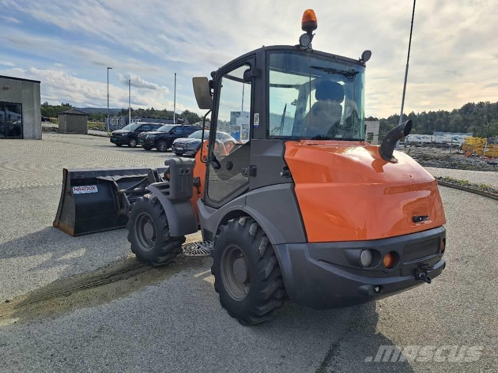 Hitachi ZW 75 Kolesni nakladalci