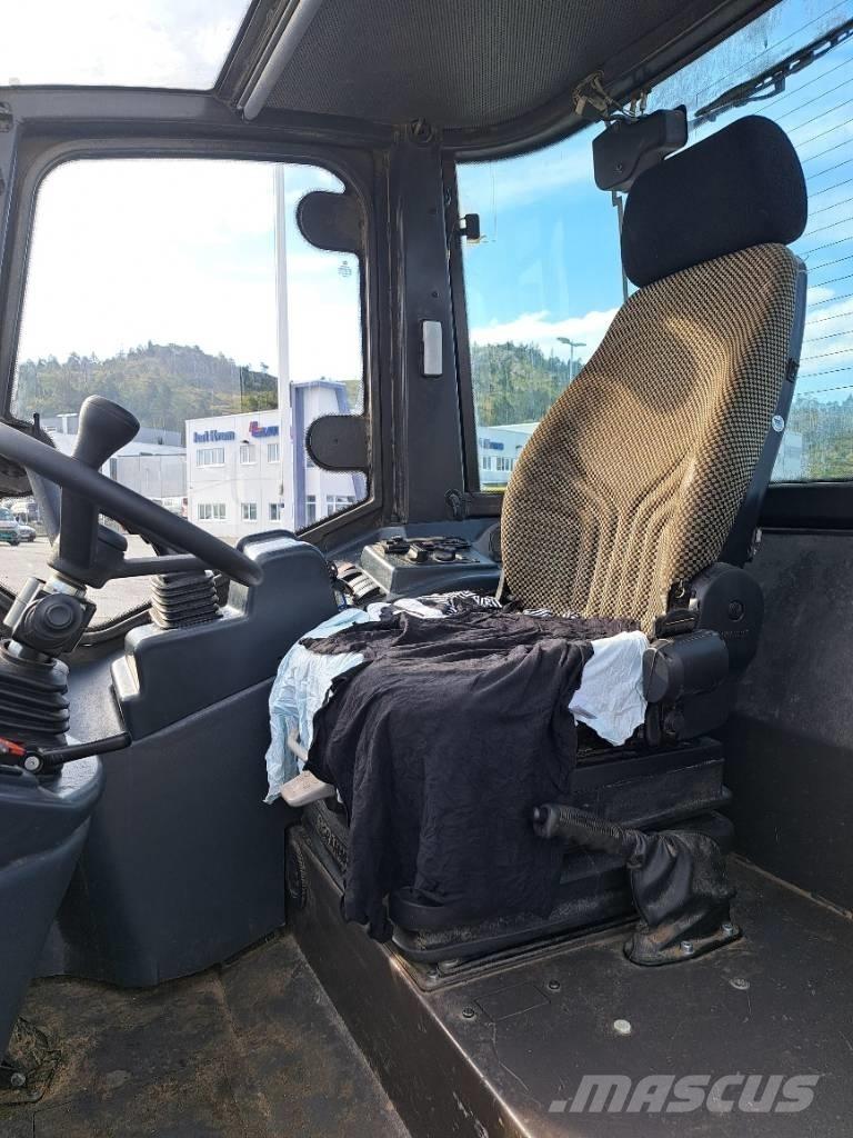 Hitachi ZW 75 Kolesni nakladalci