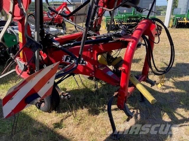 Fella TH 900 Hydro Obračalniki in zgrabljalniki