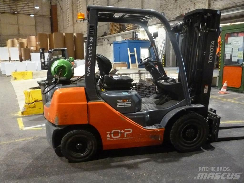 Toyota 02-8FGF25 Plinski viličarji