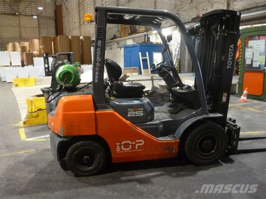 Toyota 02-8FGF25 Plinski viličarji