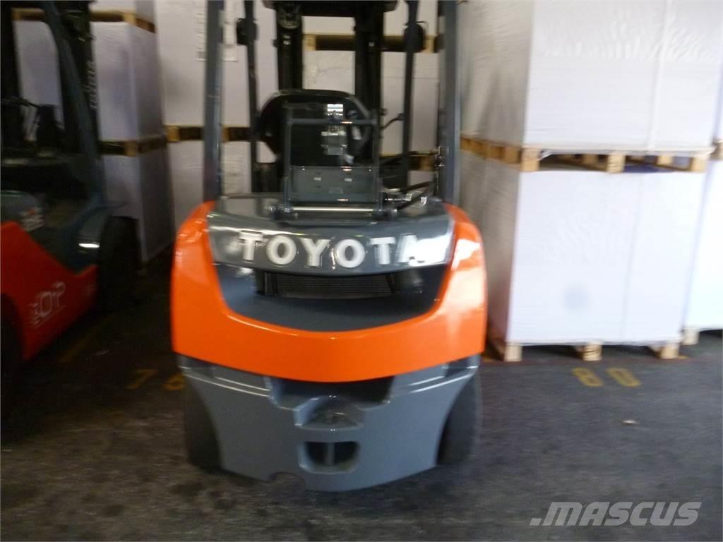 Toyota 02-8FGF25 Plinski viličarji
