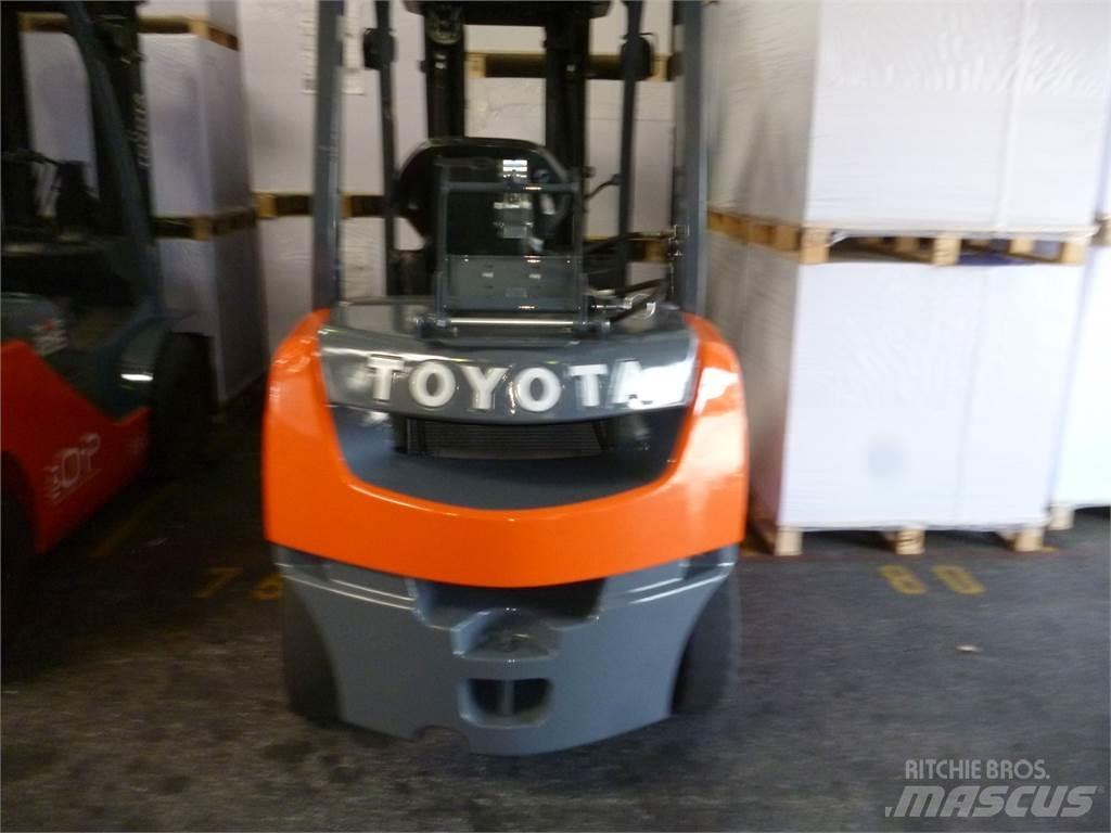 Toyota 02-8FGF25 Plinski viličarji