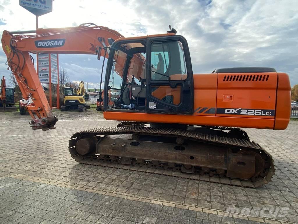 Doosan DX 225 LC Bagri goseničarji