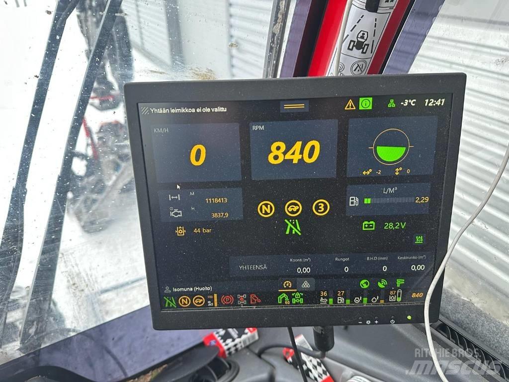 Komatsu 931 XC Harvesterji