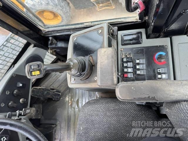 CAT 930 H Kolesni nakladalci