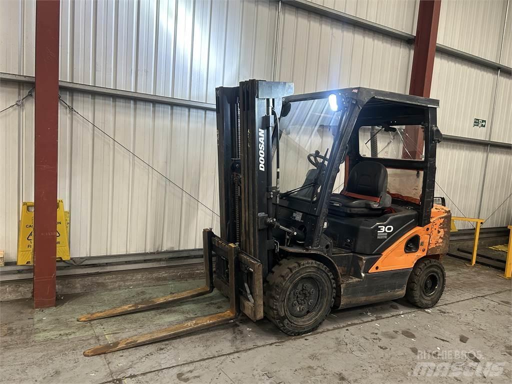 Doosan D30S-5 Dizelski viličarji