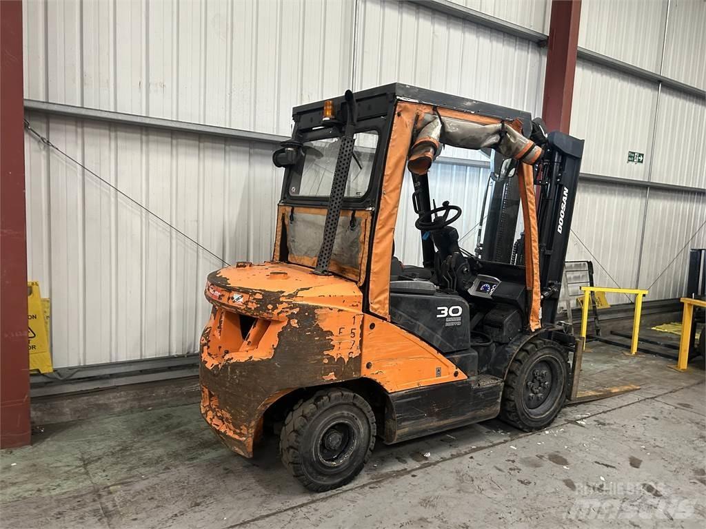 Doosan D30S-5 Dizelski viličarji