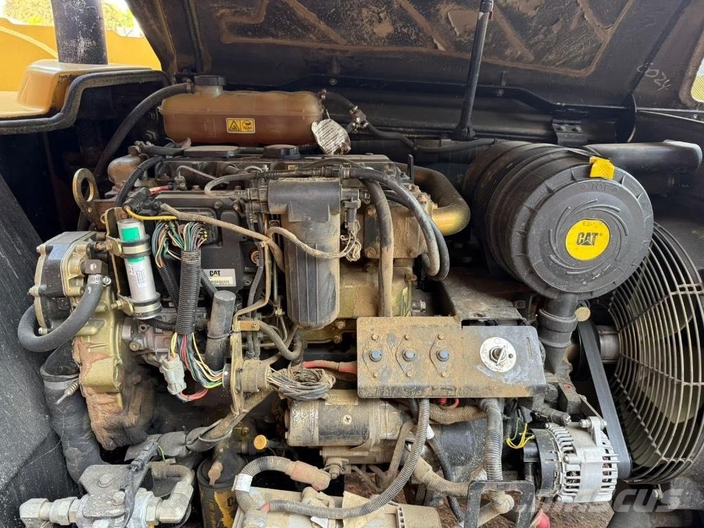 CAT TH 330 B Teleskopski viličarji