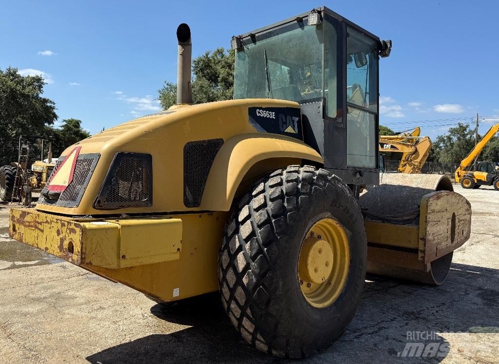 CAT CS 663 E Kompaktorji tal