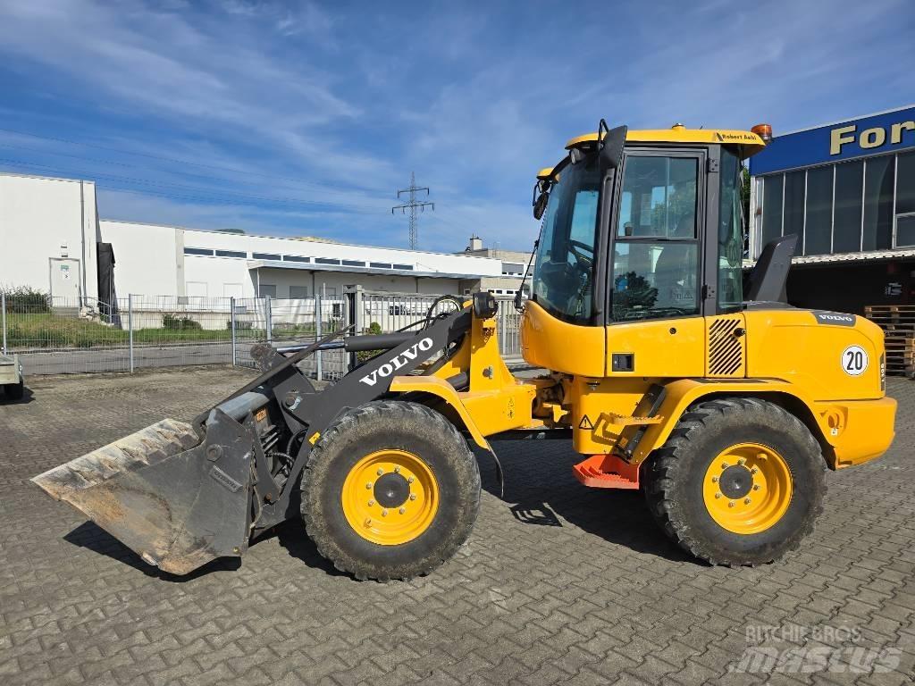 Volvo L 30 G Kolesni nakladalci